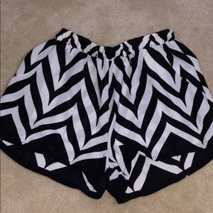 Chevron Black and white flowy shorts